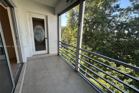 Condo in Hollywood, Florida, 1 bedroom № 2026375 - photo 16