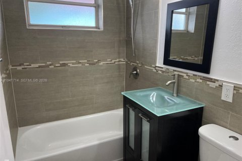 Villa ou maison à louer à Miami, Floride: 3 chambres, 215.72 m2 № 2002497 - photo 5