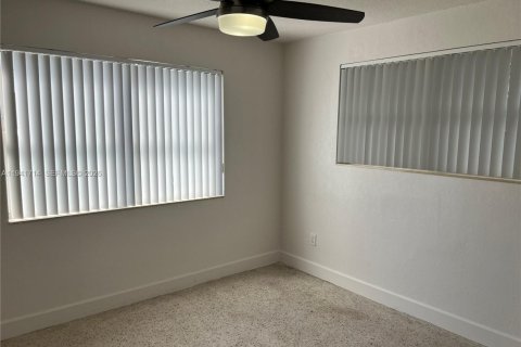 Villa ou maison à louer à Miami, Floride: 3 chambres, 215.72 m2 № 2002497 - photo 10