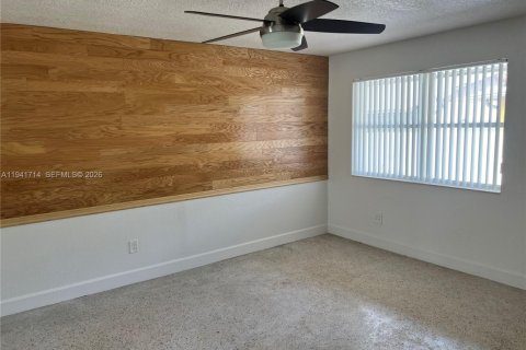 Villa ou maison à louer à Miami, Floride: 3 chambres, 215.72 m2 № 2002497 - photo 6