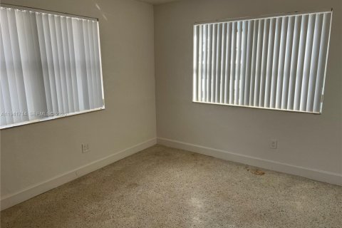 Villa ou maison à louer à Miami, Floride: 3 chambres, 215.72 m2 № 2002497 - photo 4