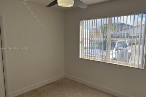 Villa ou maison à louer à Miami, Floride: 3 chambres, 215.72 m2 № 2002497 - photo 11