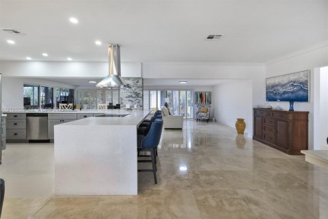 Villa ou maison à vendre à Lauderdale-by-the-Sea, Floride: 2 chambres, 187.66 m2 № 2417955 - photo 8
