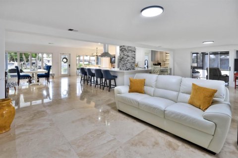 Villa ou maison à vendre à Lauderdale-by-the-Sea, Floride: 2 chambres, 187.66 m2 № 2417955 - photo 23