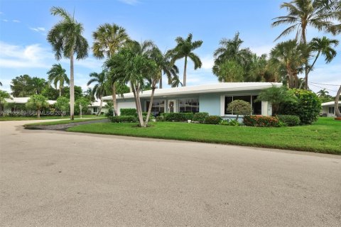 Villa ou maison à vendre à Lauderdale-by-the-Sea, Floride: 2 chambres, 187.66 m2 № 2417955 - photo 7