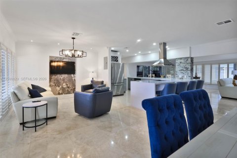 Villa ou maison à vendre à Lauderdale-by-the-Sea, Floride: 2 chambres, 187.66 m2 № 2417955 - photo 11