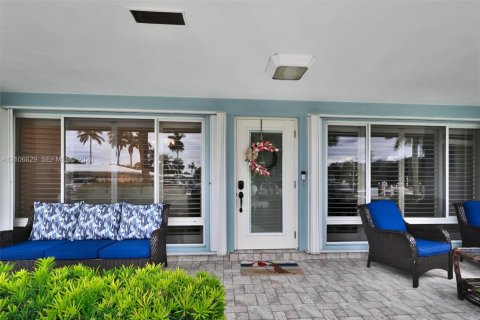 Villa ou maison à vendre à Lauderdale-by-the-Sea, Floride: 2 chambres, 187.66 m2 № 2417955 - photo 2