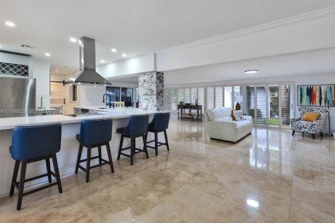 Villa ou maison à vendre à Lauderdale-by-the-Sea, Floride: 2 chambres, 187.66 m2 № 2417955 - photo 13