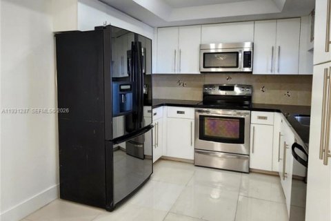 Купить кондоминиум в Майами, Флорида 2 спальни, 114.18м2, № 2088676 - фото 6