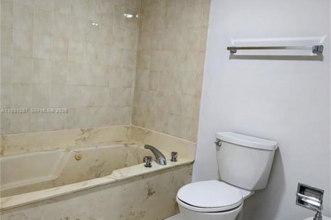Купить кондоминиум в Майами, Флорида 2 спальни, 114.18м2, № 2088676 - фото 10