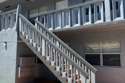 Condominio en venta en Dania Beach, Florida, 1 dormitorio, 66.24 m2 № 1982247 - foto 1