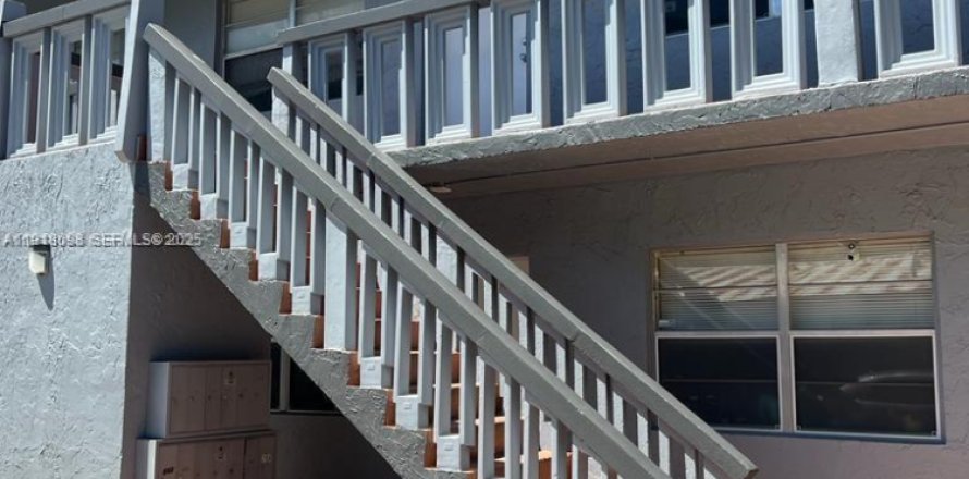 Condominio en Dania Beach, Florida, 1 dormitorio  № 1982247