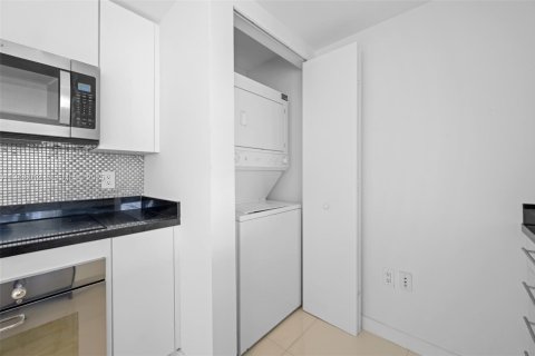 Copropriété à louer à Miami, Floride: 2 chambres, 103.12 m2 № 1994148 - photo 3