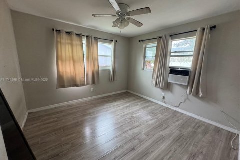 Propiedad comercial en venta en Cape Coral, Florida № 1804296 - foto 6