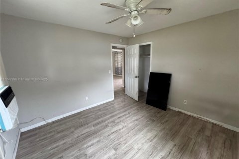Propiedad comercial en venta en Cape Coral, Florida № 1804296 - foto 7
