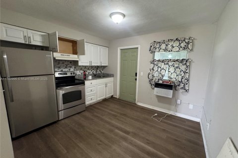 Propiedad comercial en venta en Cape Coral, Florida № 1804296 - foto 5