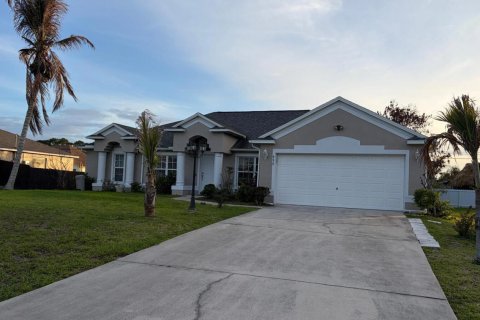 House in Port St. Lucie, Florida 3 bedrooms, 184.5 sq.m. № 2261770
