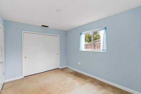 House in Oakland Park, Florida 3 bedrooms, 154.12 sq.m. № 2260964 - photo 17