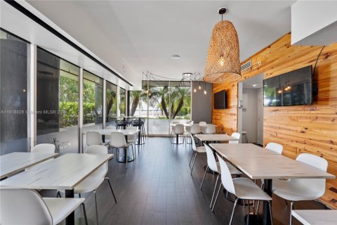 Commercial property in Miami, Florida № 1937669 - photo 16