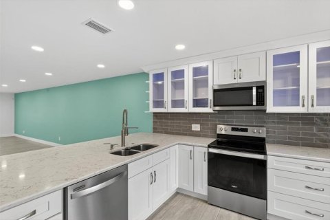 House in Clearwater, Florida 2 bedrooms, 106.84 sq.m. № 1841612 - photo 25