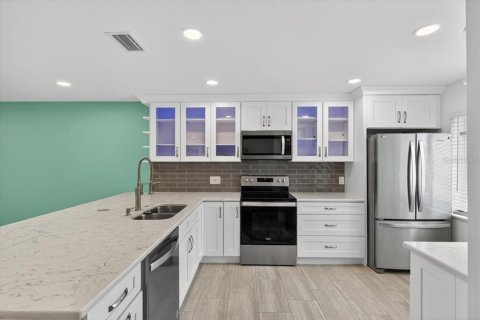 House in Clearwater, Florida 2 bedrooms, 106.84 sq.m. № 1841612 - photo 24