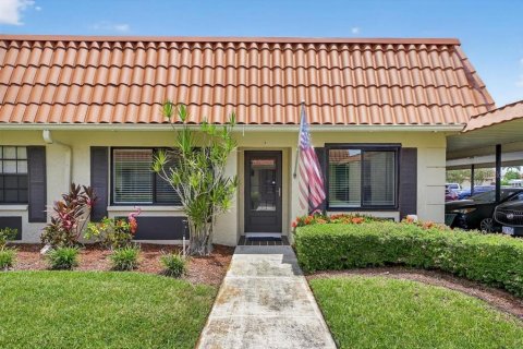 House in Clearwater, Florida 2 bedrooms, 106.84 sq.m. № 1841612 - photo 1