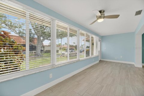 House in Clearwater, Florida 2 bedrooms, 106.84 sq.m. № 1841612 - photo 7