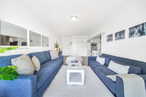 Condo in Key Biscayne, Florida, 3 bedrooms  № 1737939 - photo 7