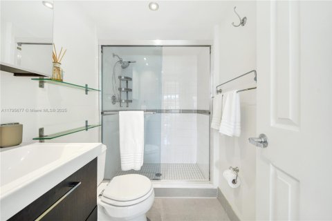Condo in Key Biscayne, Florida, 3 bedrooms  № 1737939 - photo 15