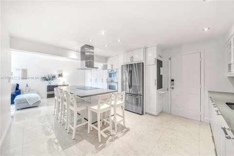 Condo in Key Biscayne, Florida, 3 bedrooms  № 1737939 - photo 2