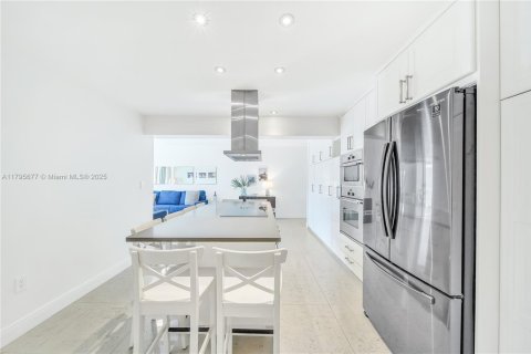 Condo in Key Biscayne, Florida, 3 bedrooms  № 1737939 - photo 6