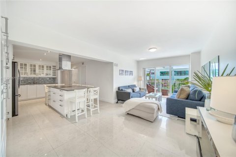 Condo in Key Biscayne, Florida, 3 bedrooms  № 1737939 - photo 1