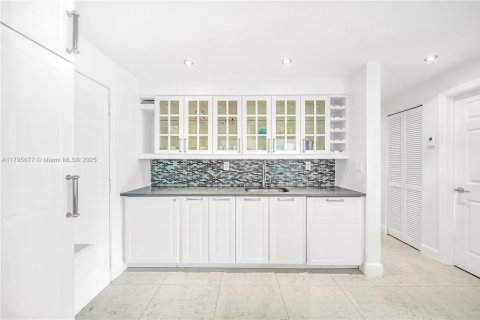 Condo in Key Biscayne, Florida, 3 bedrooms  № 1737939 - photo 24
