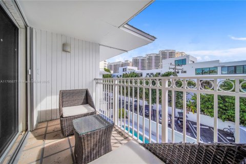 Condo in Key Biscayne, Florida, 3 bedrooms  № 1737939 - photo 5