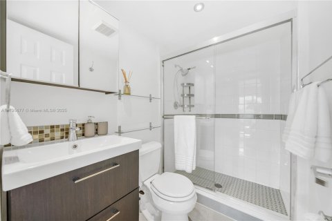 Condo in Key Biscayne, Florida, 3 bedrooms  № 1737939 - photo 16