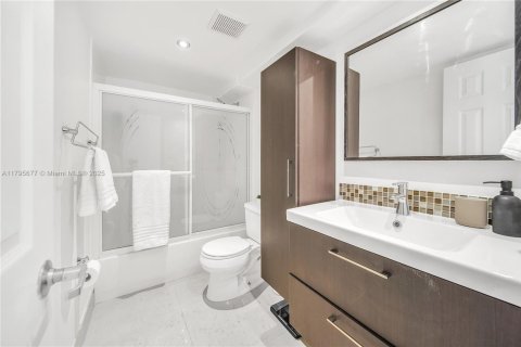Condo in Key Biscayne, Florida, 3 bedrooms  № 1737939 - photo 21