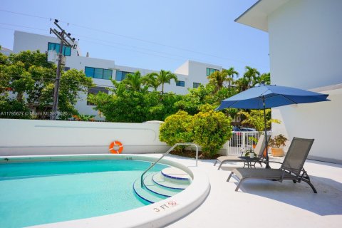 Condo in Key Biscayne, Florida, 3 bedrooms  № 1737939 - photo 9