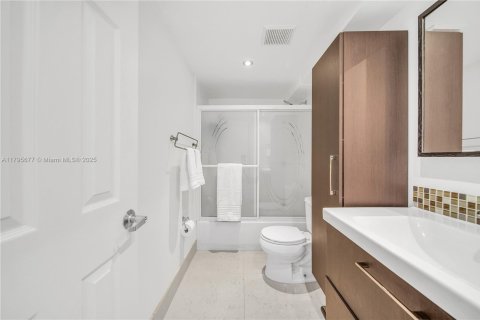 Condo in Key Biscayne, Florida, 3 bedrooms  № 1737939 - photo 20