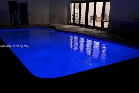 House in Miami, Florida 3 bedrooms, 232.16 sq.m. № 1995991 - photo 7