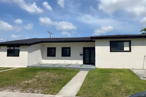 House in Miami, Florida 3 bedrooms, 232.16 sq.m. № 1995991