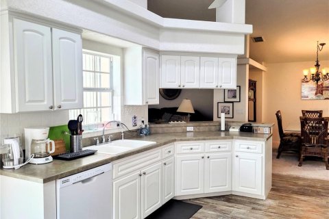 House in Spring Hill, Florida 3 bedrooms, 172.43 sq.m. № 1916321 - photo 8