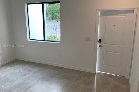 Townhouse in Miami, Florida 3 bedrooms, 137.96 sq.m. № 2402473 - photo 2
