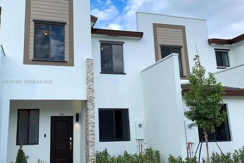 Townhouse in Miami, Florida 3 bedrooms, 137.96 sq.m. № 2402473