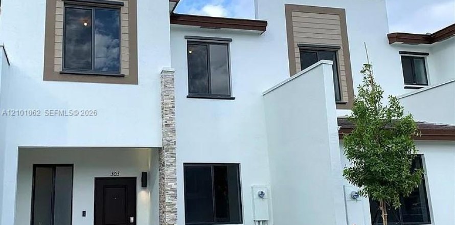 Townhouse in Miami, Florida 3 bedrooms, 137.96 sq.m. № 2402473