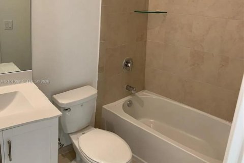 Townhouse in Miami, Florida 3 bedrooms, 137.96 sq.m. № 2402473 - photo 6