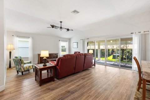 Casa en venta en The Villages, Florida, 3 dormitorios, 179.3 m2 № 1795327 - foto 11