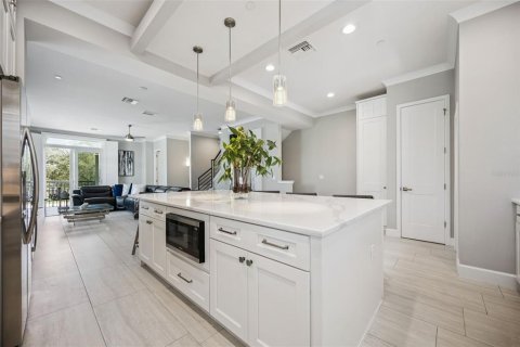 Townhouse in Winter Garden, Florida 3 bedrooms, 208.29 sq.m. № 2220491 - photo 9