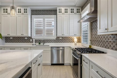 Townhouse in Winter Garden, Florida 3 bedrooms, 208.29 sq.m. № 2220491 - photo 15