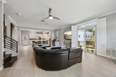 Townhouse in Winter Garden, Florida 3 bedrooms, 208.29 sq.m. № 2220491 - photo 7