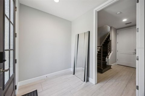 Townhouse in Winter Garden, Florida 3 bedrooms, 208.29 sq.m. № 2220491 - photo 3